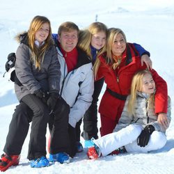 Los Reyes de Holanda con sus hijos en sus vacaciones de invierno en Austria