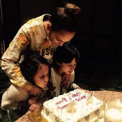 Jennifer Lopez junto a sus mellizos, Emme y Max, en la celebración de su octavo cumpleaños