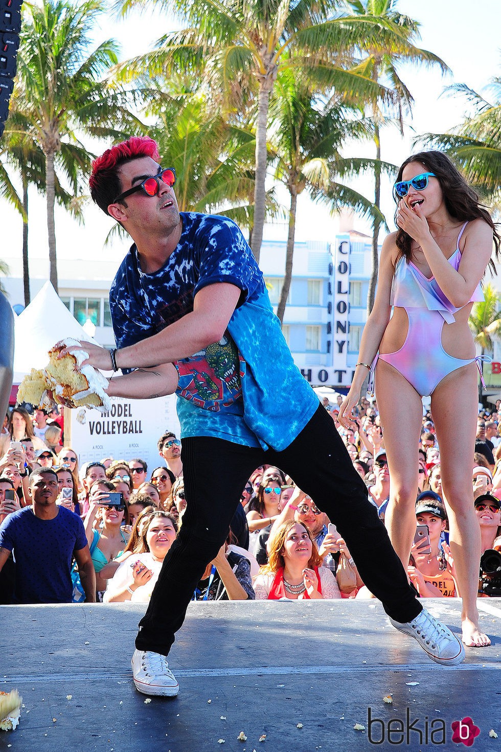 Joe Jonas se divierte tras dar un concierto en Miami