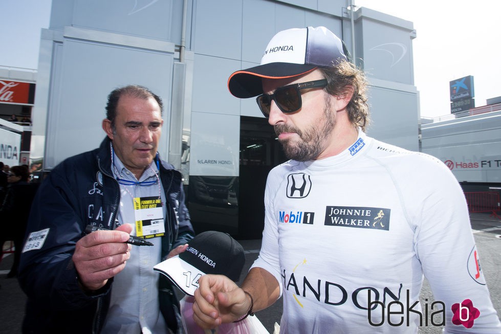 Fernando Alonso en Montmeló preparando el Mundial de Fórmula Uno 2016
