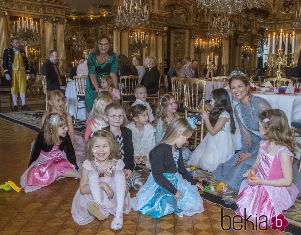 Magdalena de Suecia y la Princesa Leonor con los niños de My Big Day en el Palacio Real de Estocolmo