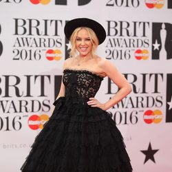 Kylie Minogue en la alfombra roja de los Premios Brit 2016