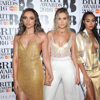 Little Mix en la alfombra roja de los Premios Brit 2016