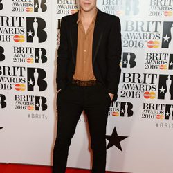 Tom Odell en la alfombra roja de los Premios Brit 2016