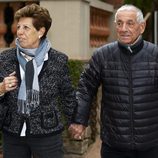 Emilio Sánchez Benito y Marisa Vicario paseando por Barcelona