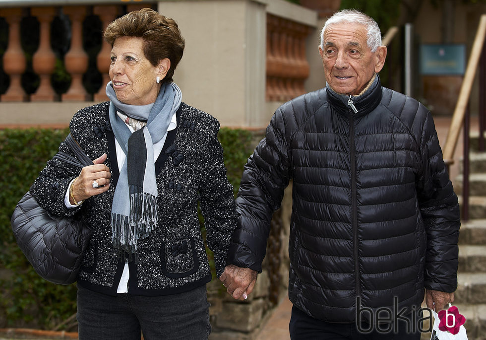 Emilio Sánchez Benito y Marisa Vicario paseando por Barcelona