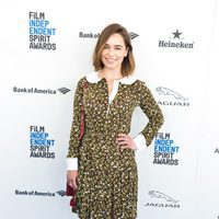 Emilia Clarke en la alfombra roja de los Independent Spirit Awards 2016
