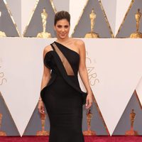 Liz Hernández en la alfombra roja de los Premios Oscar 2016