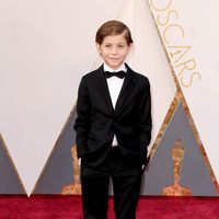 Jacob Tremblay en la alfombra roja de los Premios Oscar 2016