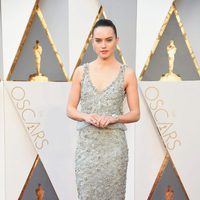 Daisy Ridley en la alfombra roja de los Premios Oscar 2016