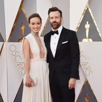 Olivia Wilde y Jason Sudeikis en la alfombra roja de los Premios Oscar 2016