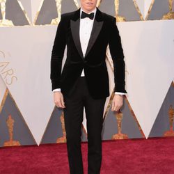 Eddie Redmayne en la alfombra roja en los Premios Oscar 2016