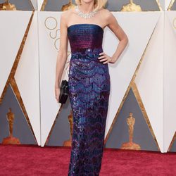 Naomi Watts en la alfombra roja en los Premios Oscar 2016