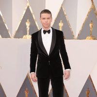 Will Poulter en la alfombra roja en los Premios Oscar 2016