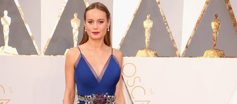 Brie Larson en la alfombra roja en los Premios Oscar 2016