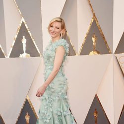 Cate Blanchett en la alfombra roja en los Premios Oscar 2016