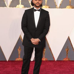 The Weeknd en la alfombra roja en los Premios Oscar 2016