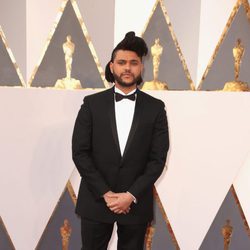 The Weeknd en la alfombra roja en los Premios Oscar 2016