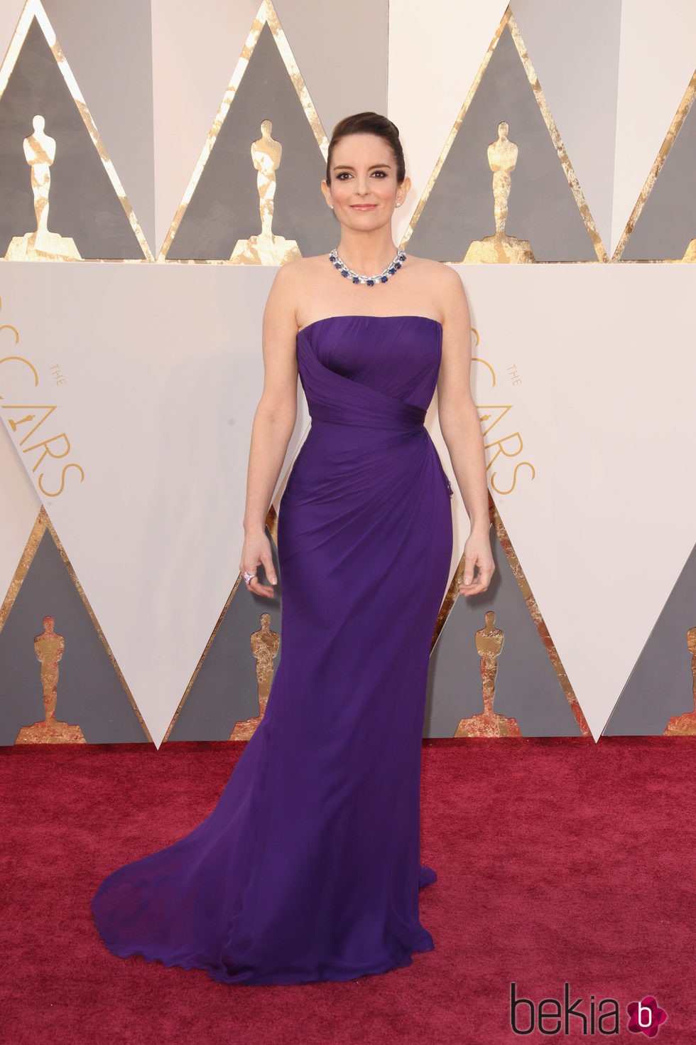 Tina Fey en la alfombra roja en los Premios Oscar 2016