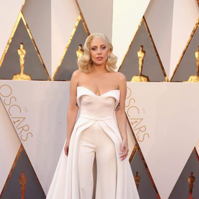 Lady Gaga en la alfombra roja de los Premios Oscar 2016