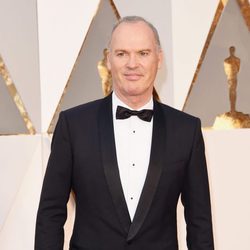 Michael Keaton en la alfombra roja de los Premios Oscar 2016