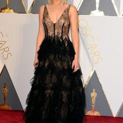 Jennifer Lawrence en la alfombra roja de los Premios Oscar 2016