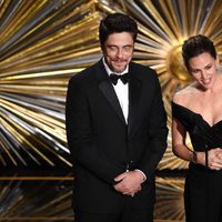 Benicio del Toro y Jennifer Garner en la gala de los Premios Oscar 2016
