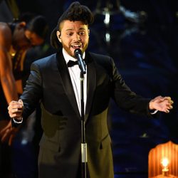 The Weeknd durante su actuación en la gala de los Premios Oscar 2016