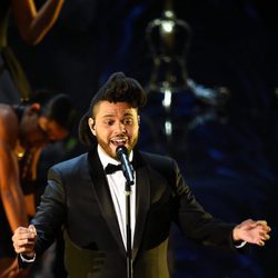 The Weeknd durante su actuación en la gala de los Premios Oscar 2016