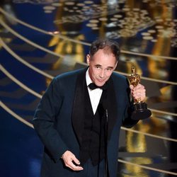 Mark Rylance recogiendo el premio a Mejor actor de reparto en los Oscar 2016