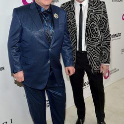 David Furnish y Elton John en la fiesta que organizan tras los Oscar 2016