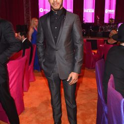 Lewis Hamilton en la fiesta de Elton John tras los Oscar 2016