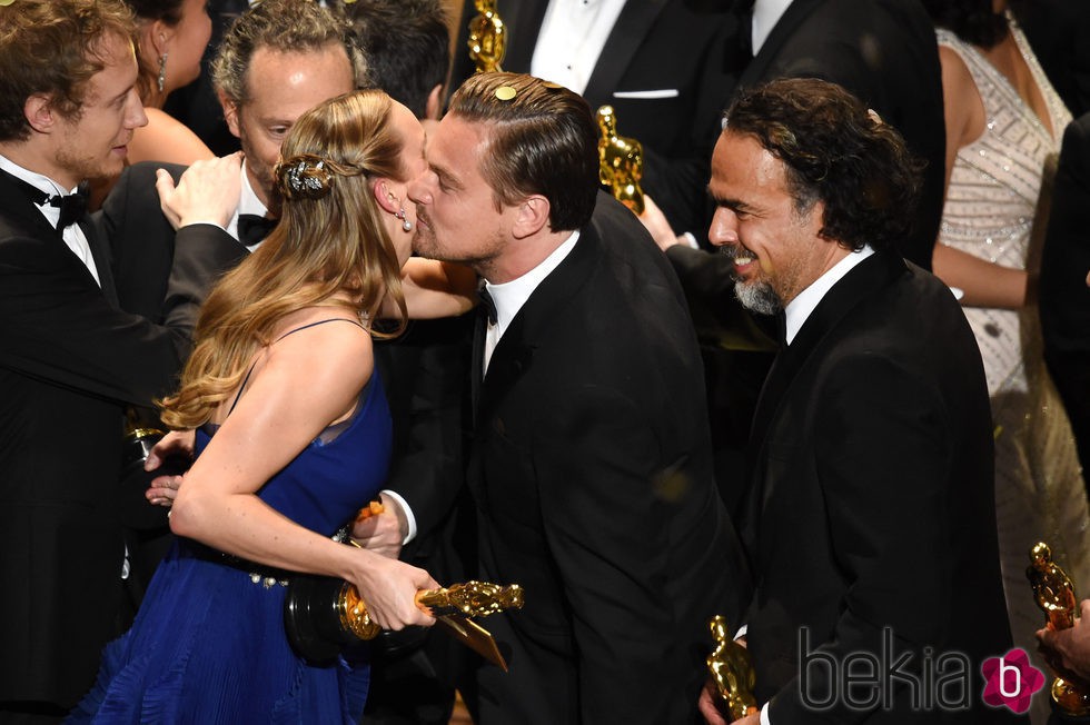 Brie Larson felicita a Leonardo DiCaprio por su Oscar 2016 a Mejor Actor