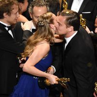 Brie Larson felicita a Leonardo DiCaprio por su Oscar 2016 a Mejor Actor