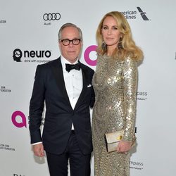 Tommy Hilfiger y Dee Ocleppo en la fiesta de Elton John tras los Oscar 2016