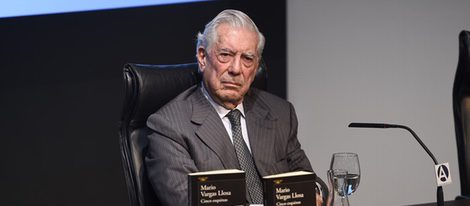 Mario Vargas Llosa en la presentación de su novela 'Cinco esquinas'
