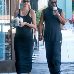 Eddie Murphy pasea con su embarazada novia Paige Butcher