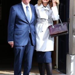Rupert Murdoch y Jerry Hall a la salida de su boda civil