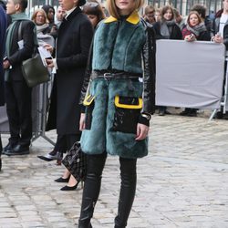 Olivia Palermo en el desfile de Christian Dior en Paris Fashion Week otoño/invierno 2016/2017