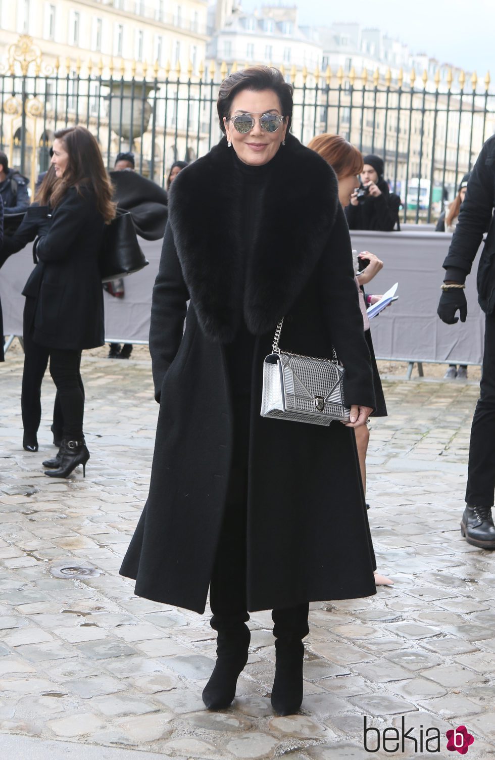Kris Jenner en el desfile de Christian Dior en Paris Fashion Week otoño/invierno 2016/2017