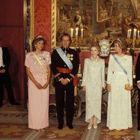 Los Reyes Juan Carlos y Sofía, las Infantas Elena y Cristina reciben a Ronald Reagan y su mujer Nancy