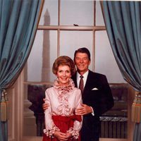 Foto oficial del Presidente Ronald Reagan con su mujer Nancy
