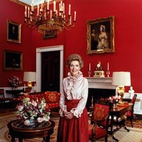 Nancy Reagan en una foto oficial como Primera Dama de los Estados Unidos
