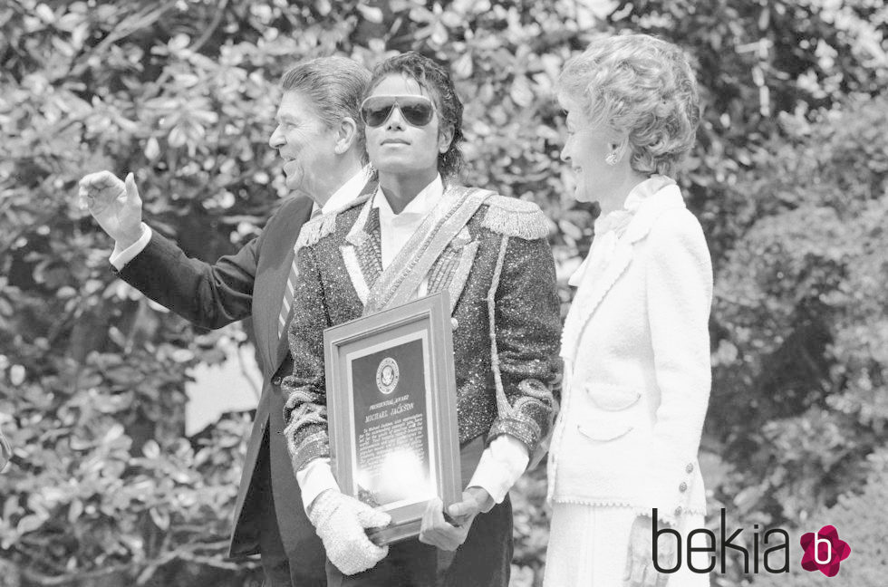 El matrimonio Reagan junto a Michael Jackson