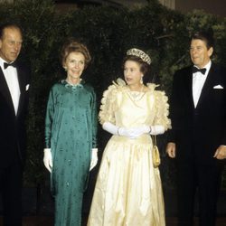 El matrimonio Reagan con la Reina Isabel II y el Duque de Edimburgo