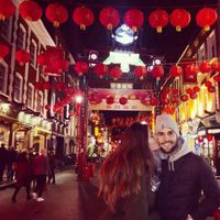 Malena Costa y Mario Suárez presumen de amor en el barrio chino de Londres
