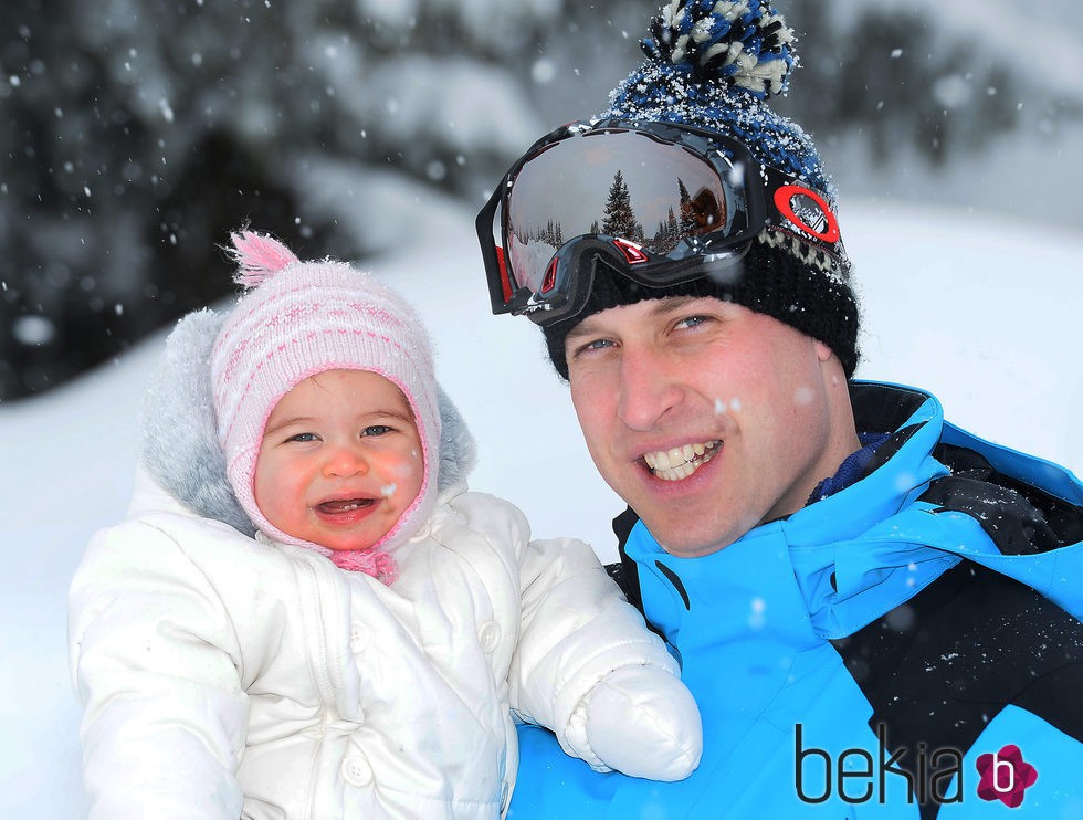 El Príncipe Guillermo con la Princesa Carlota en sus primeras vacaciones en la nieve