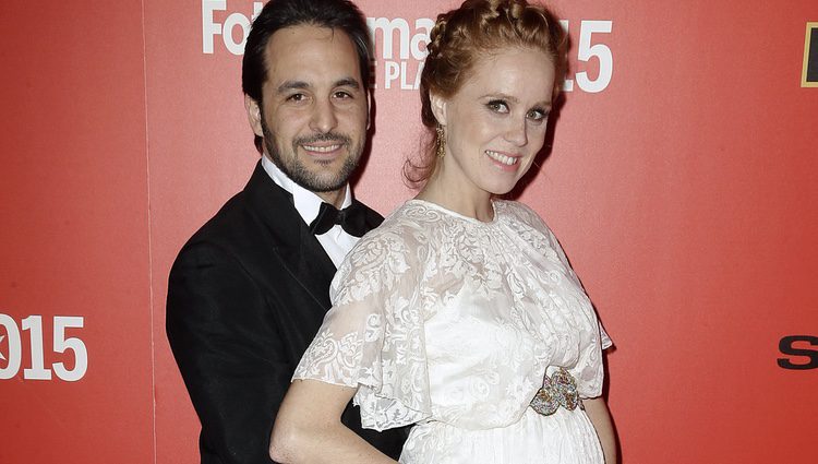 María Castro anuncia su embarazo junto a su novio José Manuel Villalba en los Fotogramas de Plata 2015