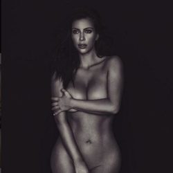 Kim Kardashian posa desnuda