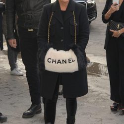 Kris Jenner en el desfile de Chanel en Paris Fashion Week otoño/invierno 2016/2017